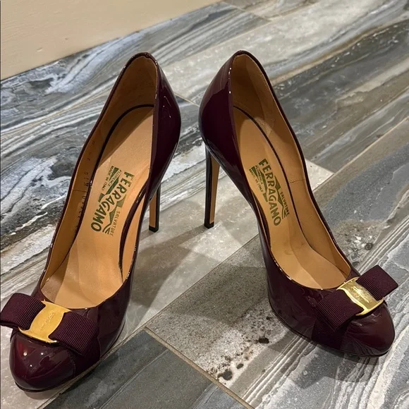 Salvatore Ferragamo Size 7.5 B Burgundy Patent Leather Pumps - Picture 11 of 17